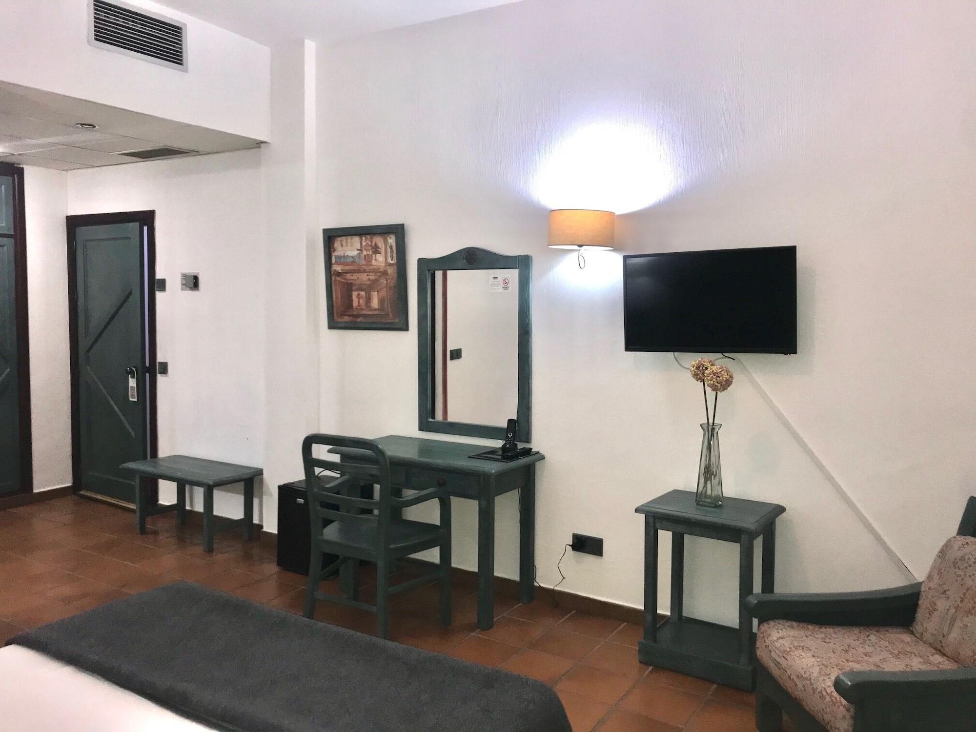 Hotel Almagro Bagian luar foto